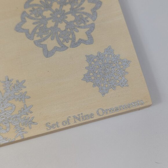 Metropolitan Museum of Art NY Wood Snowflake Ornament Set of 9 in Original Box - Picture 4 of 5